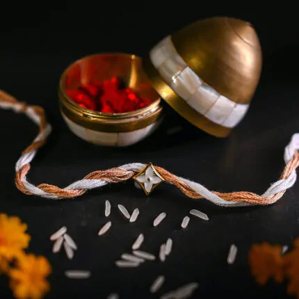 Golden Quadrelle Rakhi & Pendant